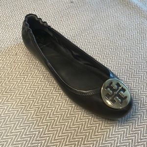 Tory Burch Single Leather Round Toe Flat Shoe